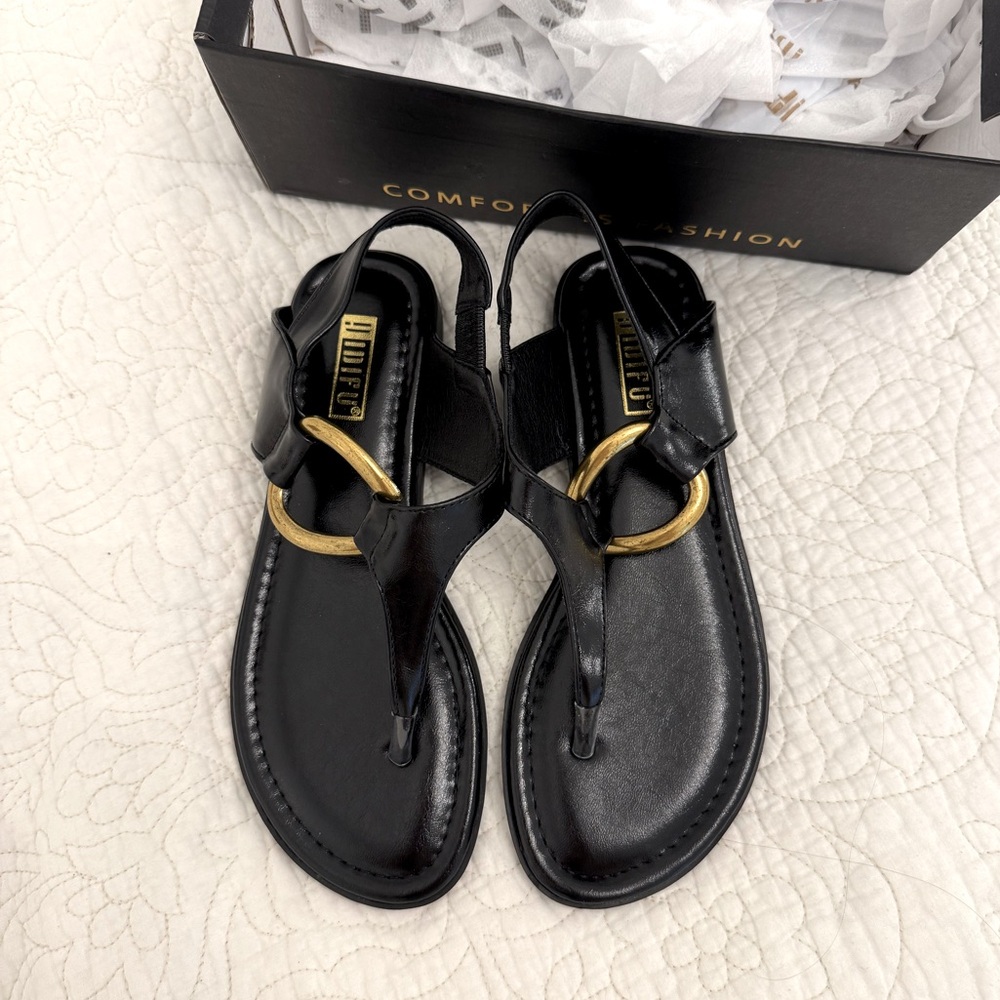 Popular Trendy Women’s Black Sandals NWT